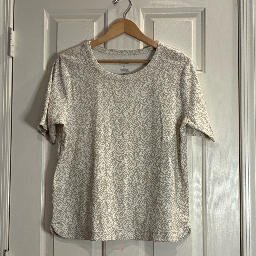 Croft & Barrow Cream Leaf Pattern Short Sleeve Tee